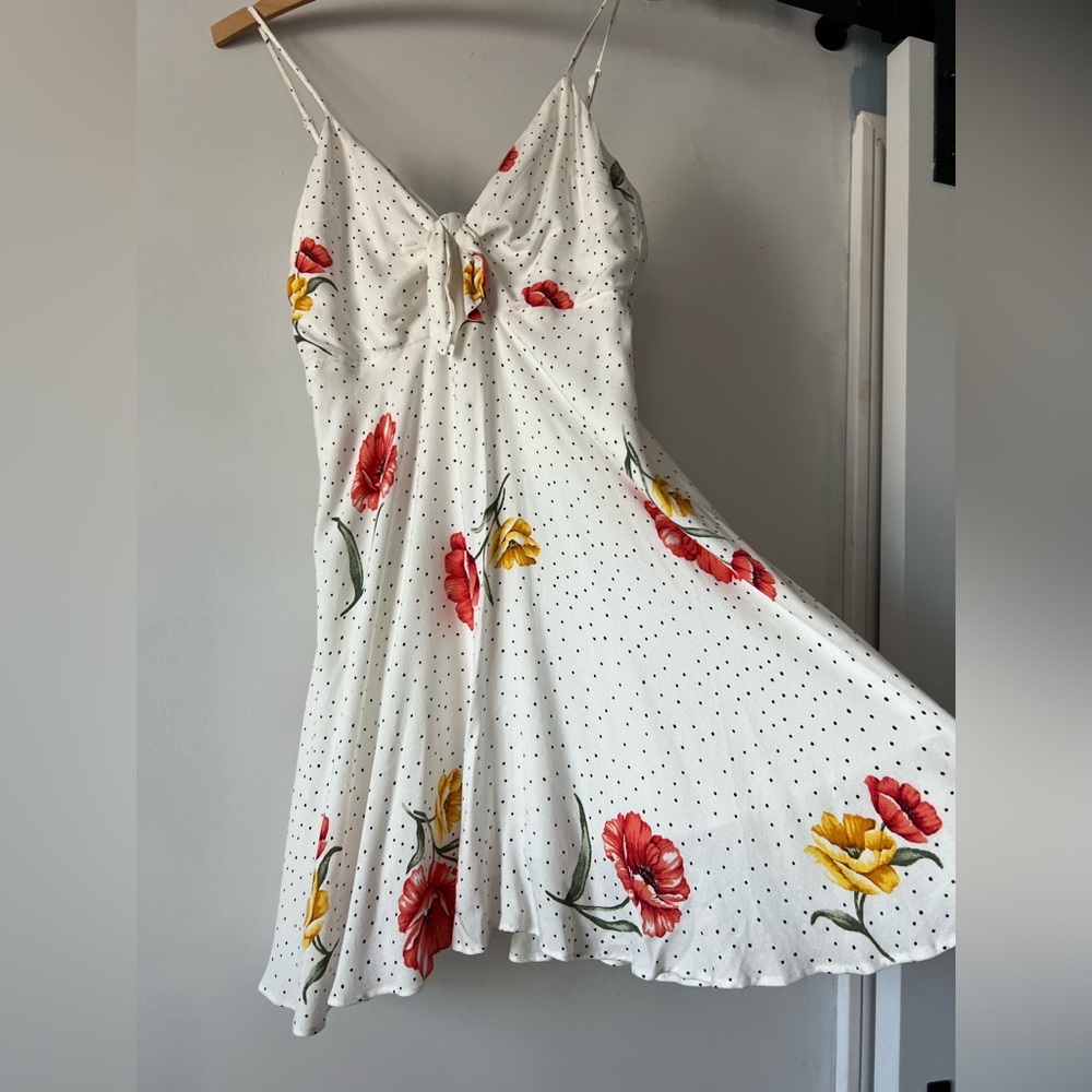 White floral dress - Picture 5 of 7